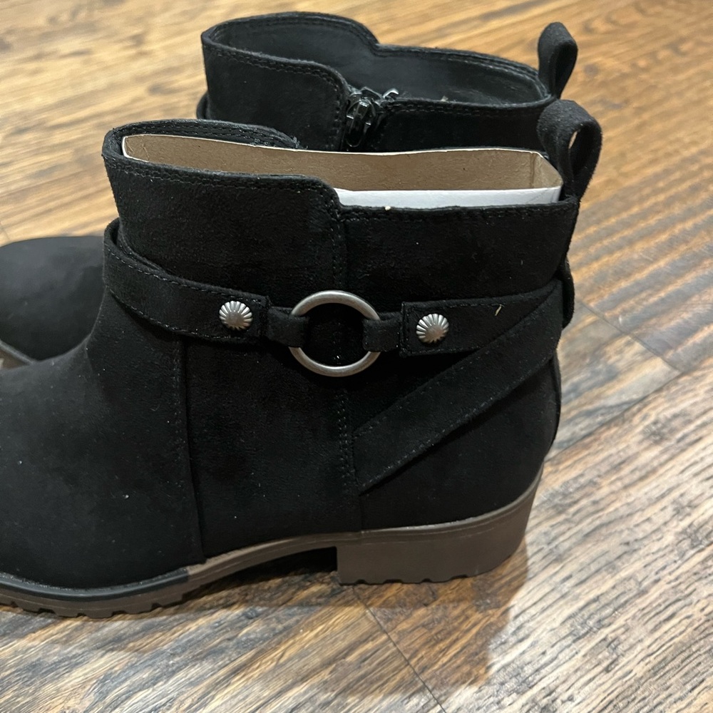 black boots - Picture 5 of 6